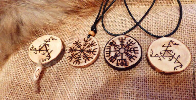 Pendant with runes as amulet of success