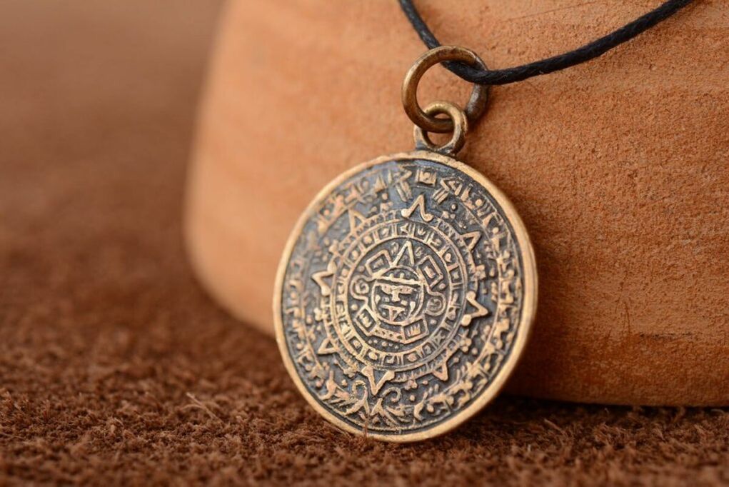 Amulet pendant of luck and money