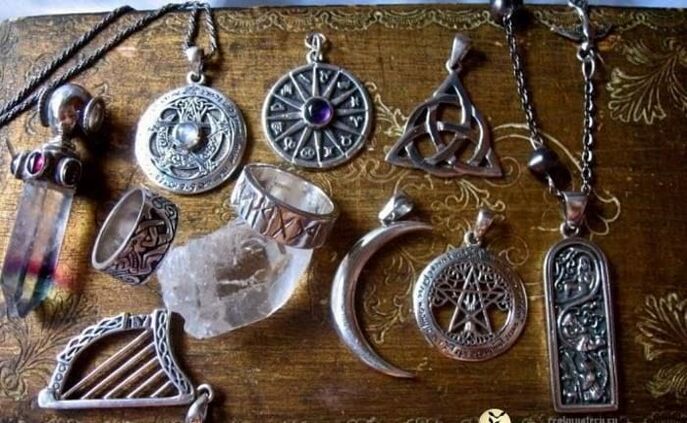 Types of amulet for health and good luck