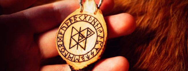 rune on amulet of good luck
