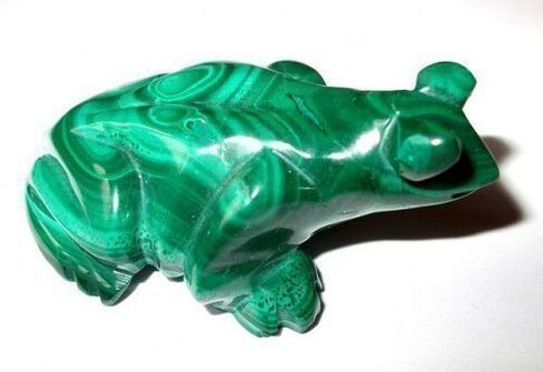 Green malachite frog in the shape of a good luck amulet